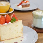 ハナツムリ - 【2020.03】いちごのシフォンサンド(580円)