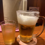 中華麺 遊光房 - ジョッキ生ビール（¥480）は小さめ...、でも、ジョッキ冷え冷えーー