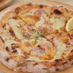 ポンチーズ・ピザ - ゴルゴンゾーラソースと黒豚パンチェッタのピザ(S・1,180円)