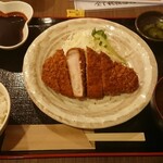 さくら亭 - さくらポーク厚切りロースカツ定食、味噌付き(税込計1,210円)