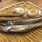 磯丸水産 - お通し。自分で焼きます。魚、練り製品、すり身ダンゴ。