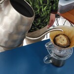 武珈琲ラボ - 御主人さんが試飲のコーヒーを淹れてくださいました。