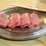 焼肉 はせ川 - 仔牛の赤身肉焼き