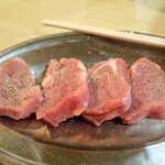 焼肉 はせ川 - 仔牛の赤身肉焼き