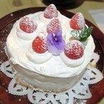 焼肉 はせ川 - 自分でイチゴのショートケーキ完成