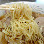 八千代軒 蒲町店 - 麺アップ02