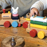 Kohikan Hiro - 木製おもちゃで遊ぶ子供たち