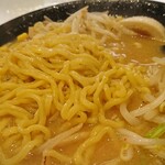 みそ吟 - 麺のアップ