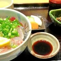 丸新 - 海鮮丼