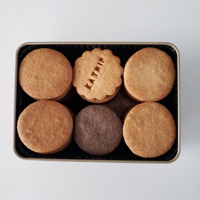 THE LITTLE BAR OF FLOWERS (BAR) 花瓶 2 個 昼は花屋・夜はワインバー】