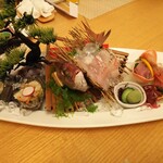 小豆島国際ホテル - 刺身盛り合わせ（甘海老、サザエ、ハマチ、小鯛）