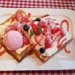 パティスリー ラ リシュテール - 季節のフルーツワッフル(苺)