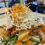 Lemongrass Express Waikoloa - クリスピー･ガーリックシュリンプ 　 $21.50-　殻付きのクリスピー･ガーリックシュリンプ カリッと殻ごと食べられる大きめの海老8尾 ガーリックが効いた濃い味付け