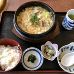 Haudeitei - ホルモンラーメン 900円(税込)
                      
                      ホルモンラーメン・小鉢・ご飯・広島菜の
                      4点セットです。
                      
                      ご飯は、こしひかりです。
                      おかわり自由です。