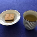空也 - 温い湯を差した番茶は甘い。この筒茶碗は MSSBHNSさんもたくさんお持ちだと思う。