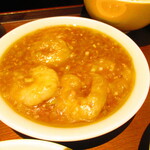 黄鶴 - ランチ小皿定食　２８００円（税込）のエビのチリソース煮のアップ【２０２０年３月】