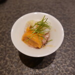 Sushi Shou - カワハギの肝和え、うに(根室)、芽ネギ
