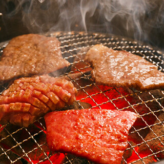 日本酒含む150分飲み放題付きのコースで極上の焼肉を楽しんで