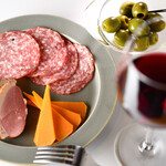 カフェ エ アペロ - オードブル+ワイングラス