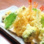 Washoku Enishi Sobakiri - 海老と野菜の天ぷら盛り合わせ