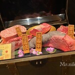 西麻布 焼肉 X - 　宝箱から♪食材が☆