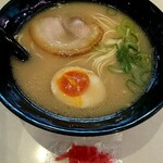 Hama Zushi - 博多とんこつラーメン 418円