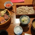 魚やでん - 蕎麦もタップリ全景です