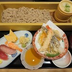 築地食堂　源ちゃん - 粗挽き蕎麦と天ぷら (1,089円)