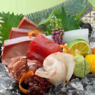 We offer seasonal fish and Seafood dishes◎