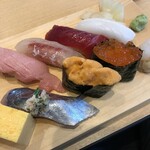 つきぢ神楽寿司  - 旬握り 2,750円。富山の白海老、鯵などは非常に秀逸な味わいでした。