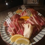 豚ホルモン我那覇焼肉店 - 