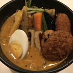 Koukiya - 彩り12種の野菜カレー、メンチカツトッピング（ココナッツスープ、１辛）