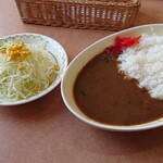 ウッディ・ハウス - ビーフカレー サラダ付き 730円