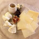 ビストリア - 贅沢チーズの盛り合わせ