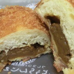 ぱん工房ぶうらんじぇ - カレーパンカット