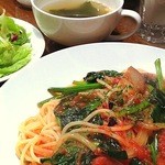 あなK"URA - ベーコン＆ホーレン草のトマトパスタ