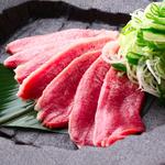 とんとん侍 - 「朝挽き豚たん刺し　３８０円」　　　　ねぎを巻いて、さぁ召し上がれ！
