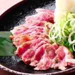 とんとん侍 - 「朝挽き豚はらみたたき　３８０円」　　　　炭火で炙った香ばしさ、たまりません。