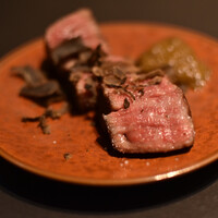 煌 焼肉 - 煌特製きのこソース中にくの低温調理と黒トリュフ