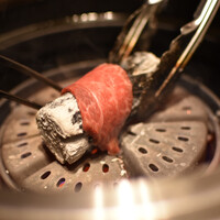 煌 焼肉 - ランプの備長炭直火焼きを北海道産山わさびと共に
