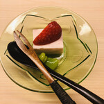 おか田 - イチゴのデザート