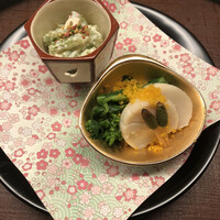 おか田 - １品目
                    ホタテ菜の花に自家製カラスミ