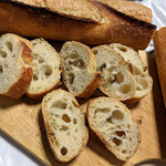 ブーランジェリー パティスリー トレトゥール アダチ - 『バゲット トラディッション』　３０２円（税込）