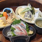 Iwashinoya Hei - 煮物 天ぷら 刺身 甘露煮 口直しの酢のドリンク