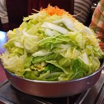 びわこ食堂 - びわこ食堂名物    特製味噌鍋
                                ホルモン鍋 × ２人前