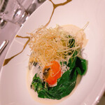 ASAHINA Gastronome - エスカルゴ、セップ茸のデュクセルと共にラビオリ
      黒トリュフの香る卵黄のアンフュゼ