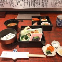 入道 - 二段重ねのお弁当 菜宝箱 1680円