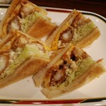 コンパル 大須本店 - エビフライサンド