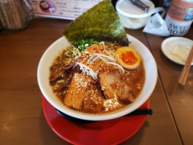 麺屋むすびでラーメンとおむすびを食す By Gensan 麺屋むすび 加治木 ラーメン 食べログ