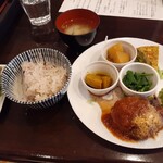 Vege Bar Dips - ハンバーグと小鉢五個ランチ